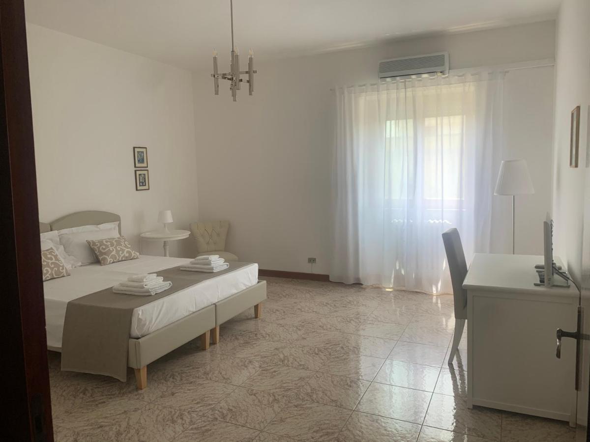 Porta Napoli Rooms Лече Екстериор снимка