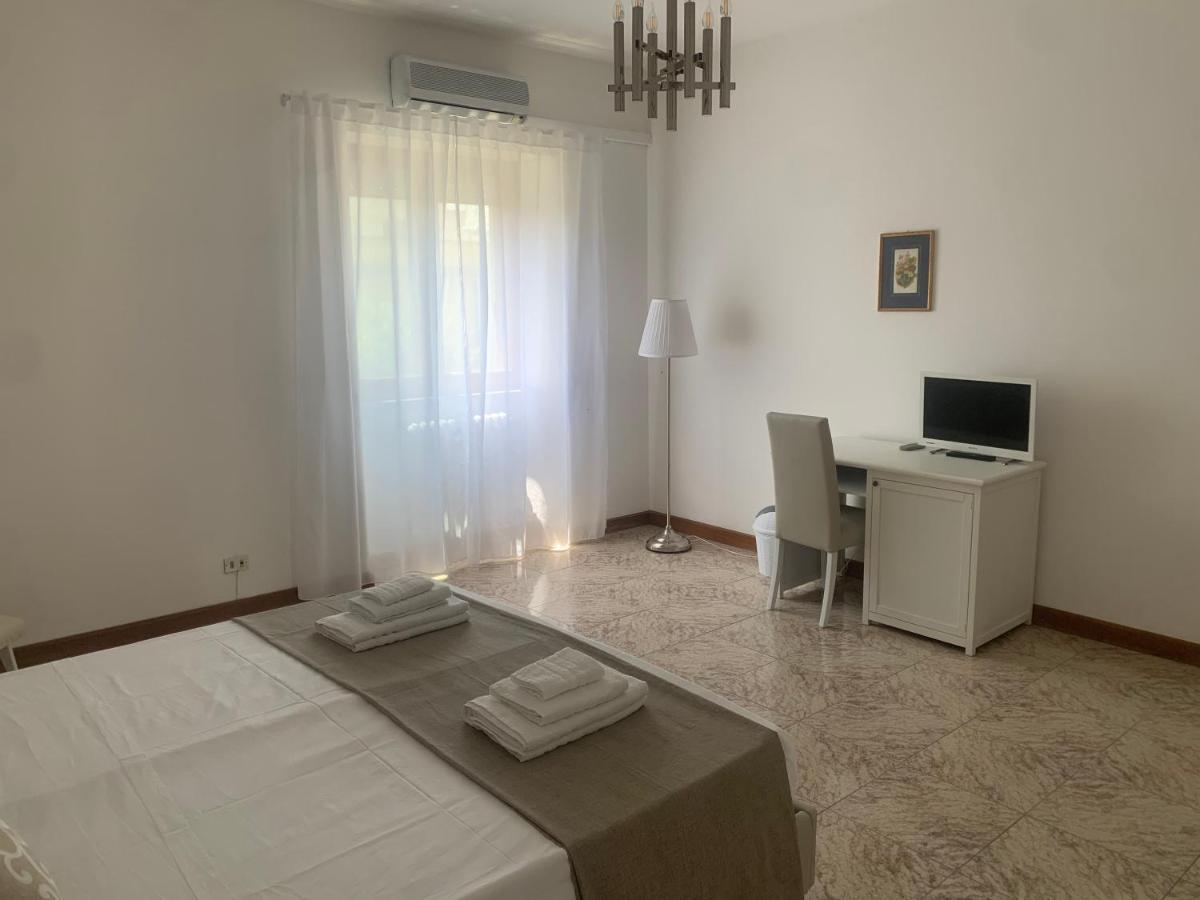 Porta Napoli Rooms Лече Екстериор снимка