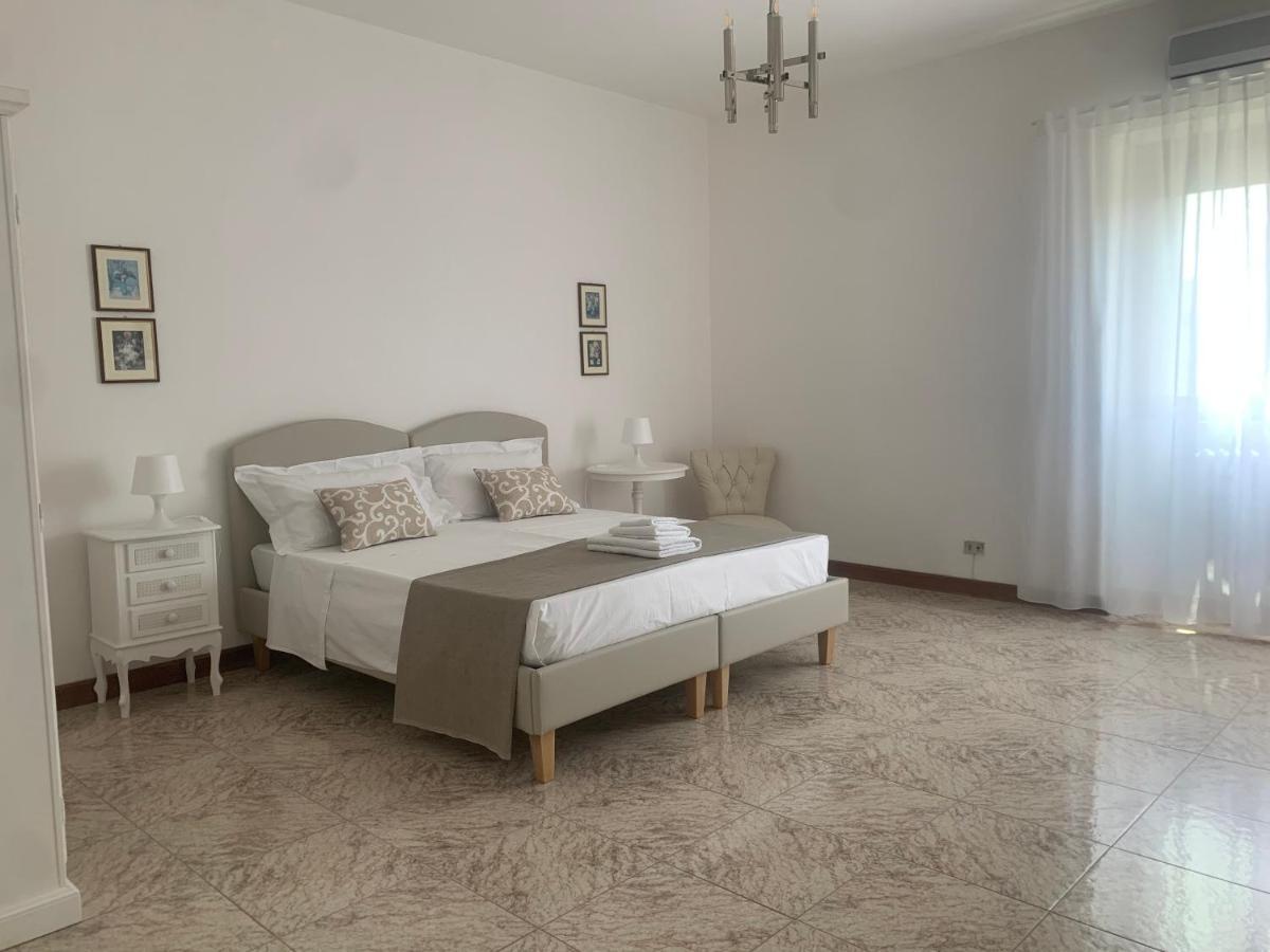 Porta Napoli Rooms Лече Екстериор снимка