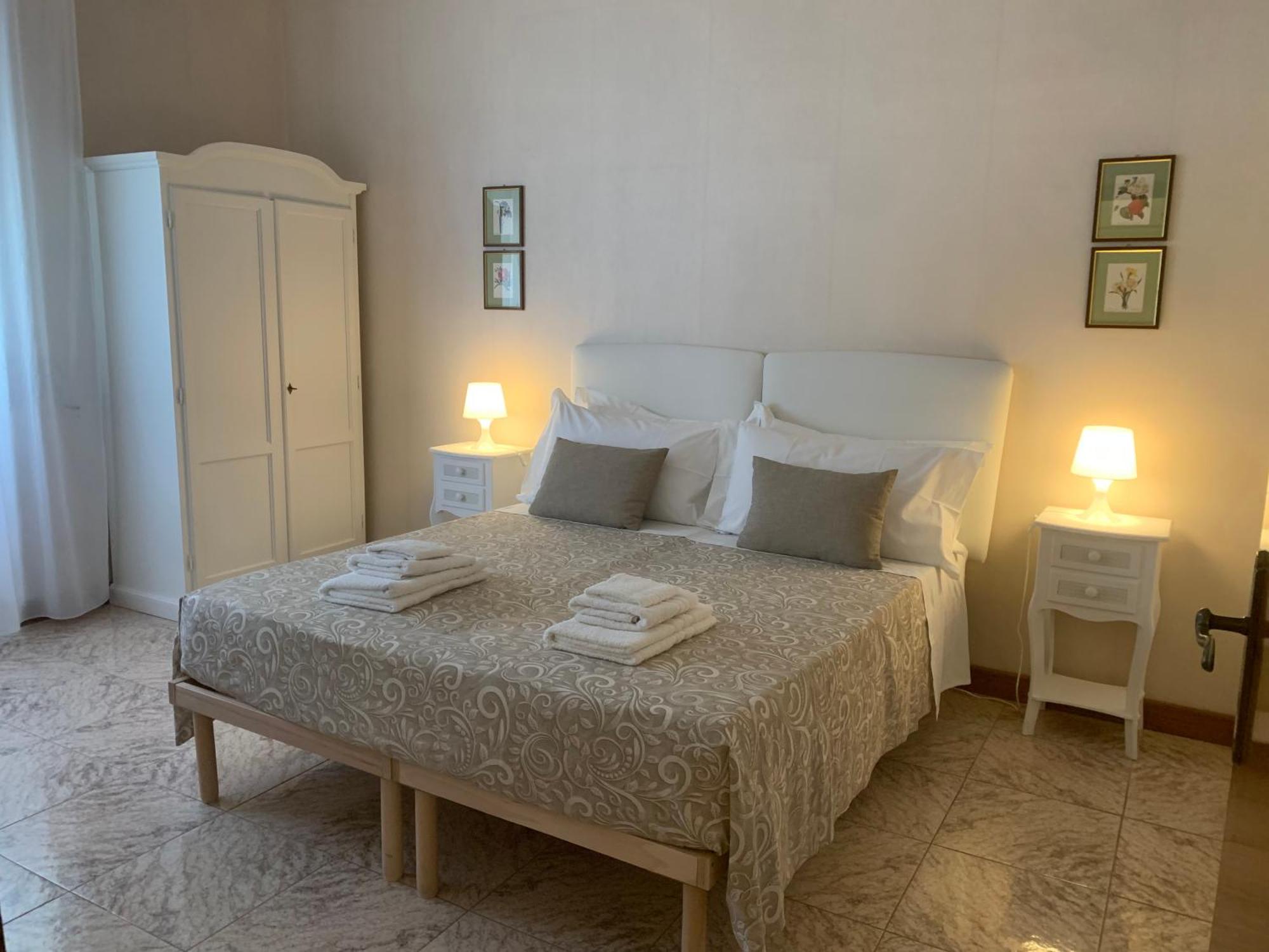 Porta Napoli Rooms Лече Екстериор снимка